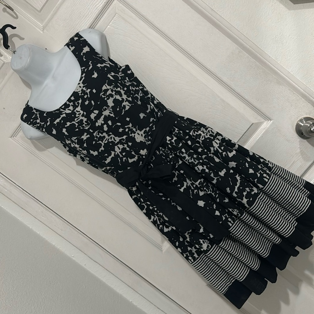 Brand new Taylor Sleeveless Dress with Black and White Size 6